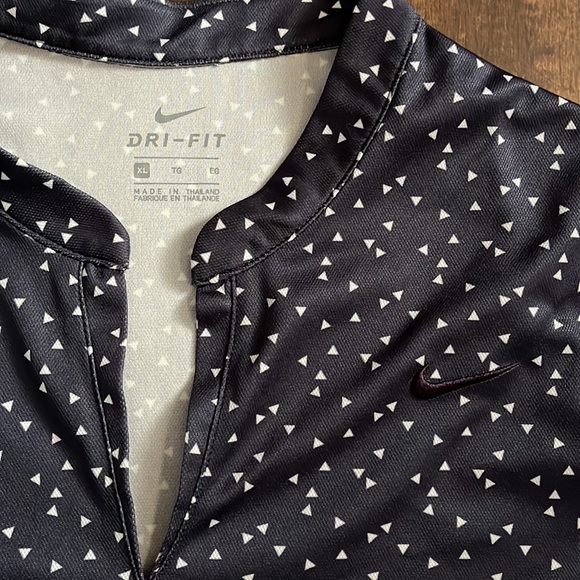 Nike | sleeveless collarless golf shirt - Picture 3 of 3